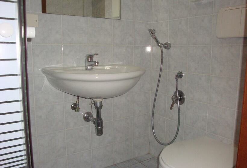 هاستل Youth Firenze 2000