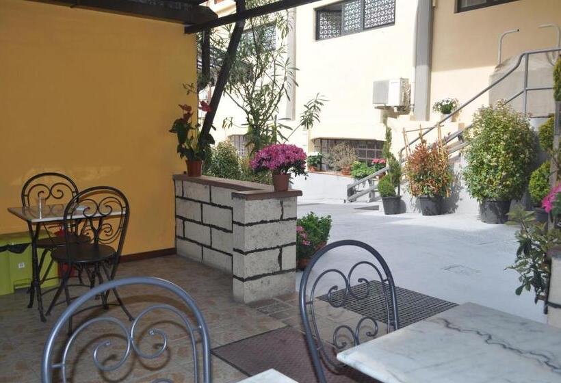 هاستل Youth Firenze 2000