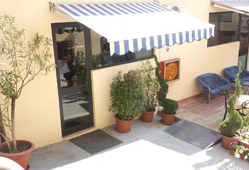 هاستل Youth Firenze 2000