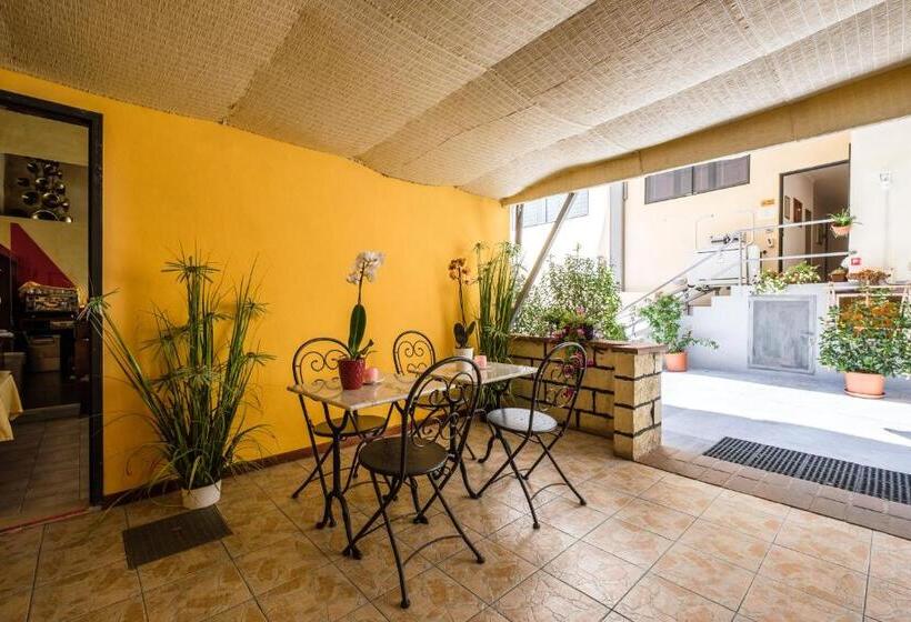 هاستل Youth Firenze 2000