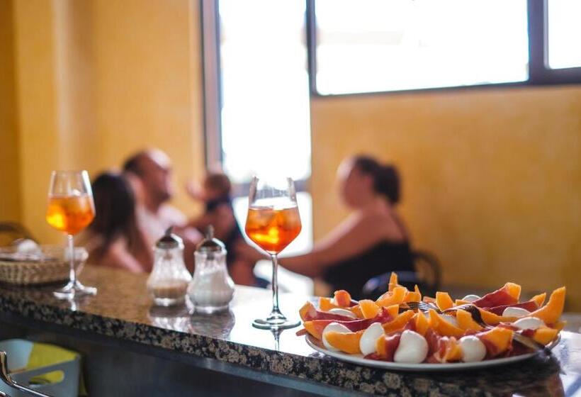 هاستل Youth Firenze 2000