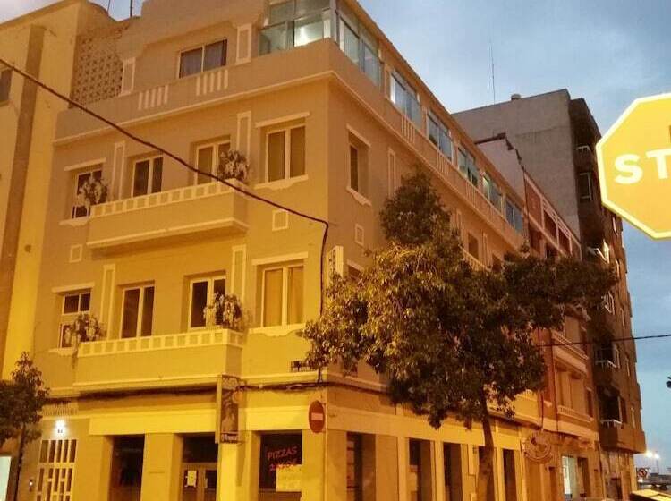 Alcaravaneras Hostel