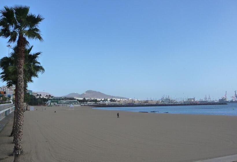 Alcaravaneras Hostel