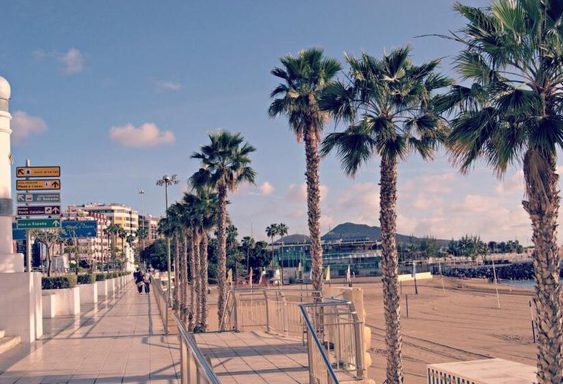 Alcaravaneras Hostel