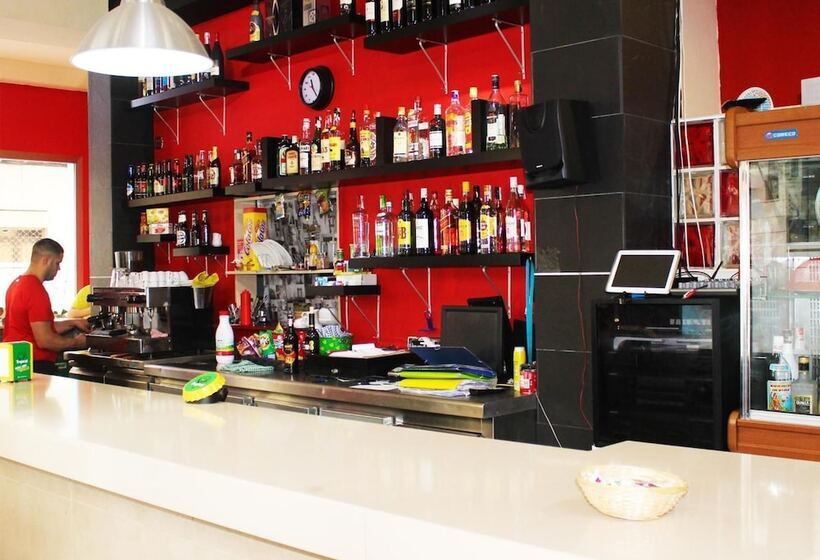 Alcaravaneras Hostel