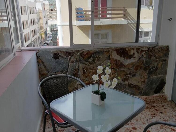 Alcaravaneras Hostel