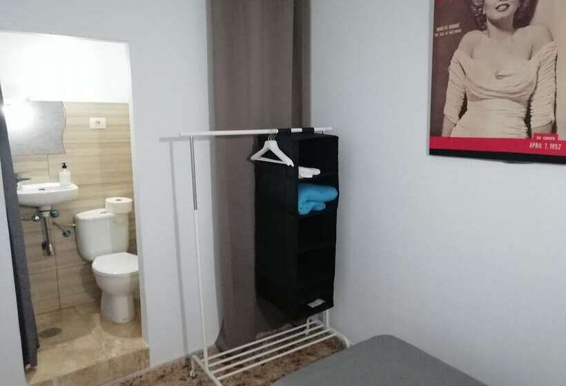 Alcaravaneras Hostel