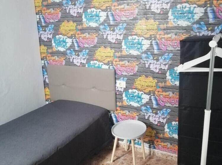 Alcaravaneras Hostel