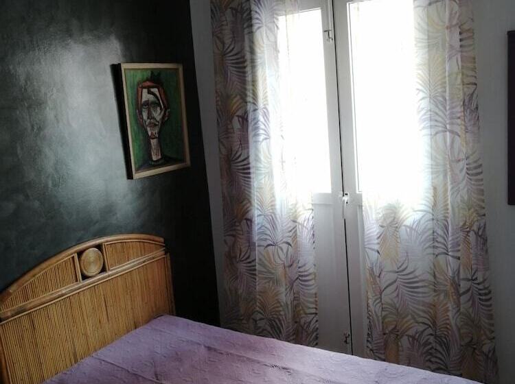 Alcaravaneras Hostel