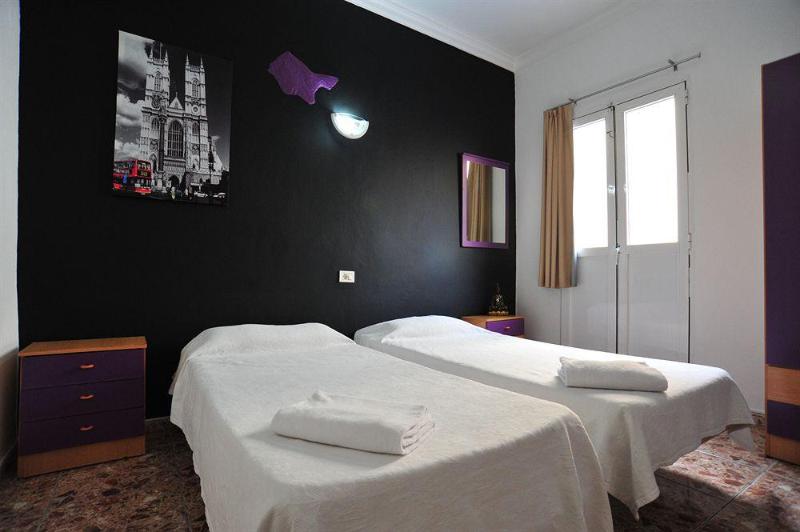 Alcaravaneras Hostel