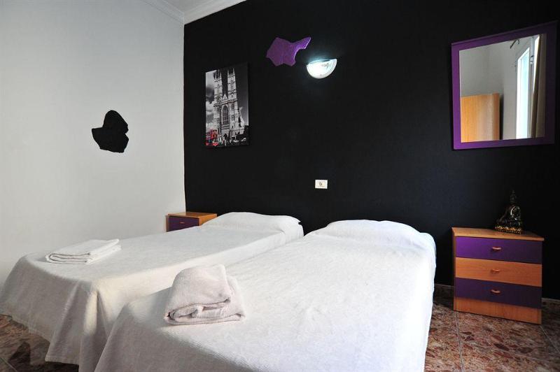 Alcaravaneras Hostel