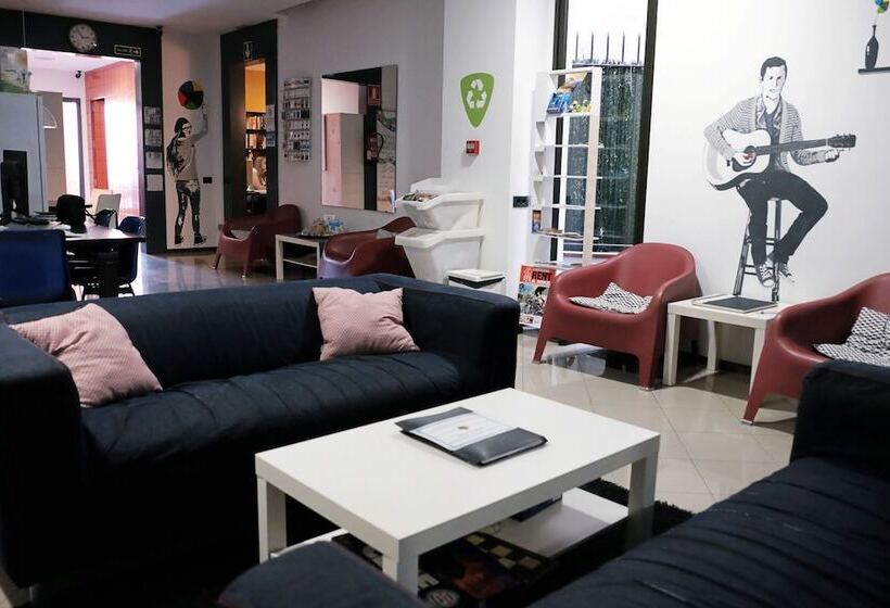 Alternative Creative Youth Hostel Barcelona