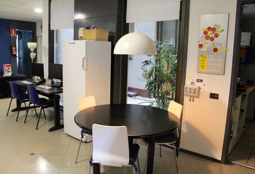 Alternative Creative Youth Hostel Barcelona