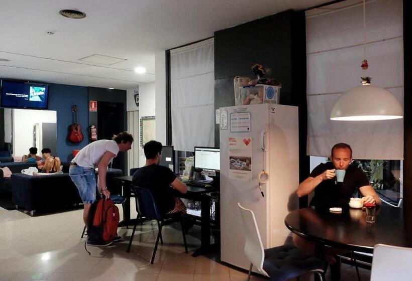 Alternative Creative Youth Hostel Barcelona