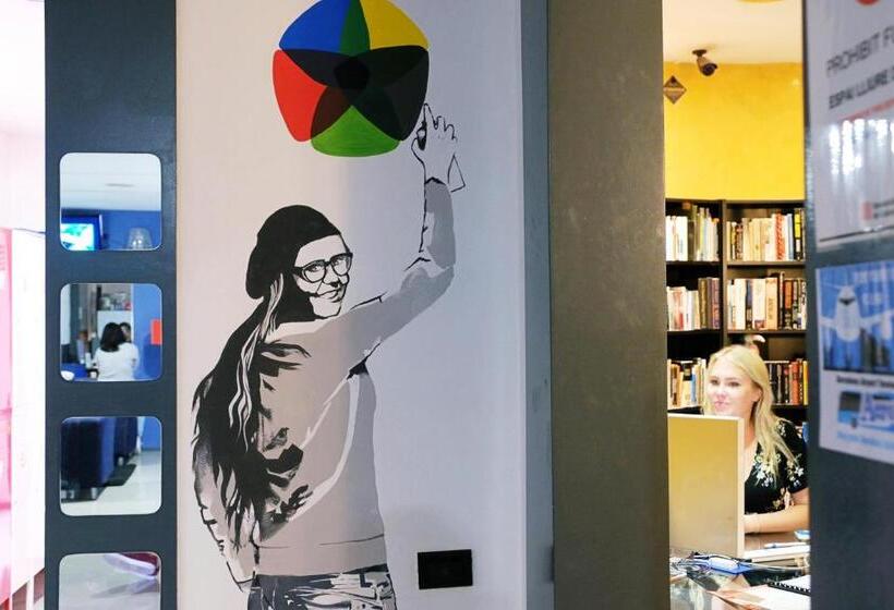 Alternative Creative Youth Hostel Barcelona
