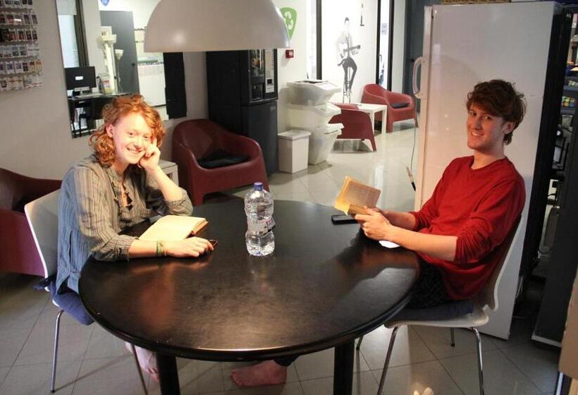 Alternative Creative Youth Hostel Barcelona