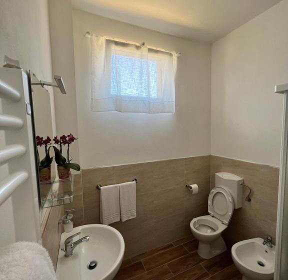 تختخواب و صبحانه We Love Tower Self Check In