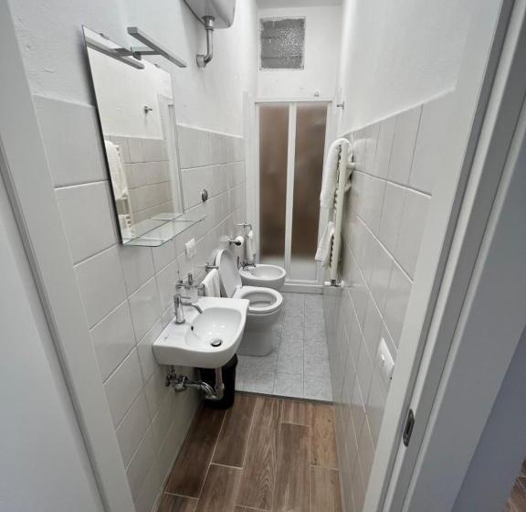 تختخواب و صبحانه We Love Tower Self Check In