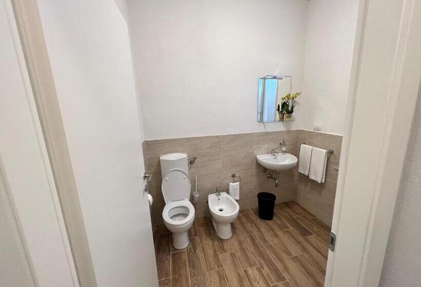 تختخواب و صبحانه We Love Tower Self Check In