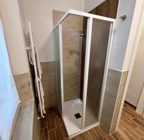 تختخواب و صبحانه We Love Tower Self Check In