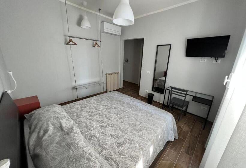 تختخواب و صبحانه We Love Tower Self Check In