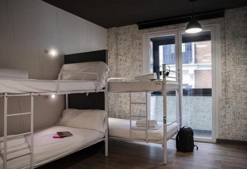 Room00 Valencia Hostel