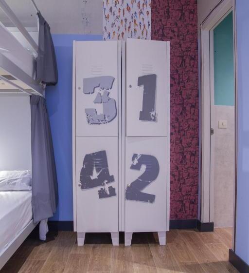 Room00 Valencia Hostel