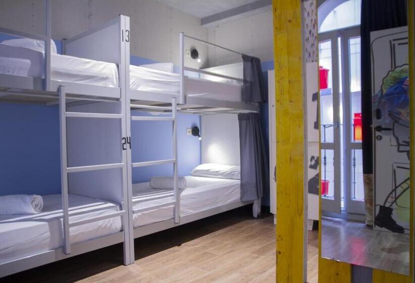 Room00 Valencia Hostel