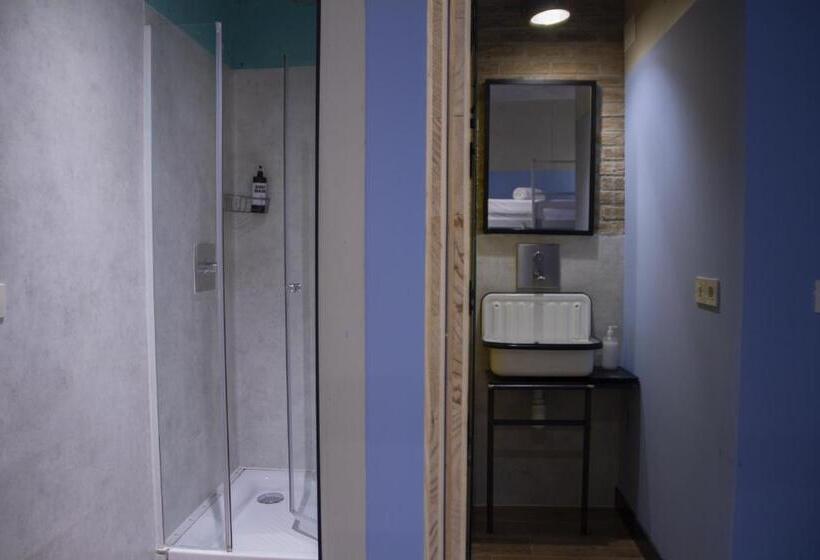 Room00 Valencia Hostel