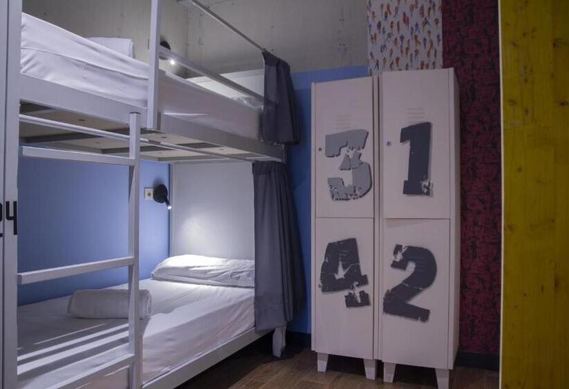 Room00 Valencia Hostel