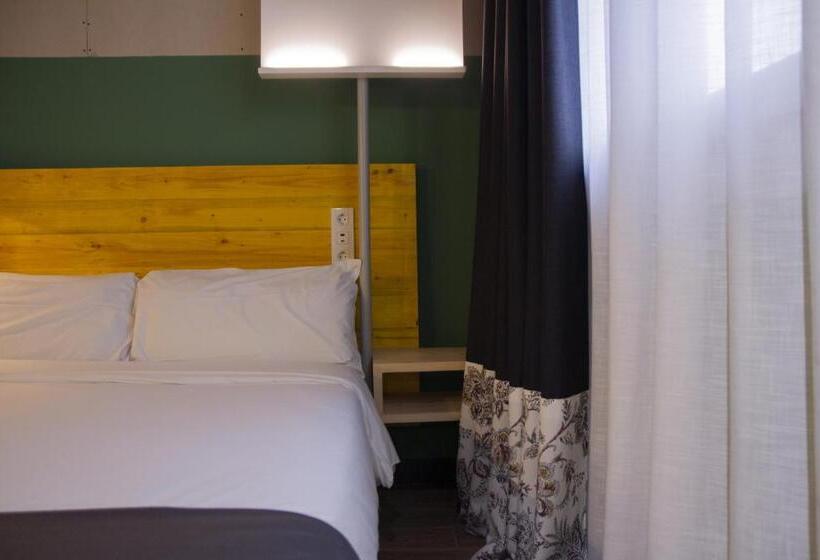 Room00 Valencia Hostel