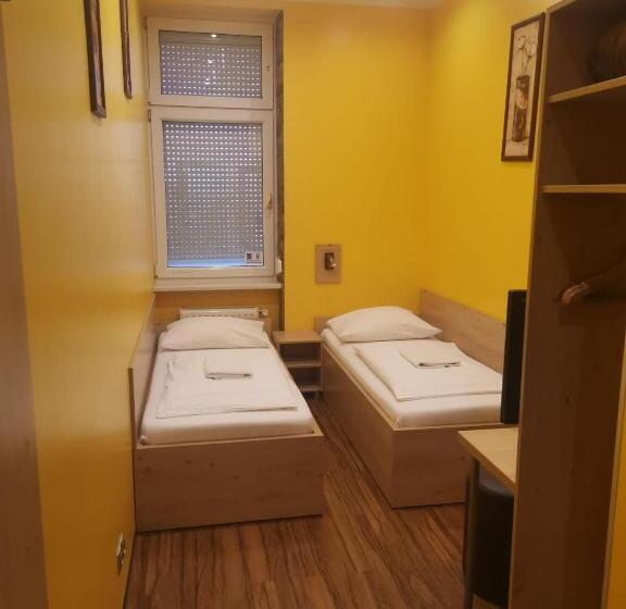 Do Step Inn Home   Hotel & Hostel