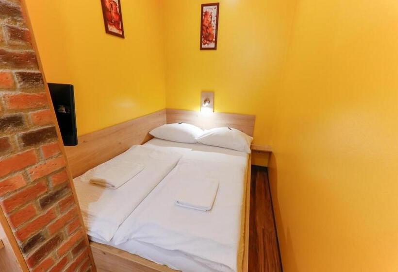 Do Step Inn Home Hotel & Hostel