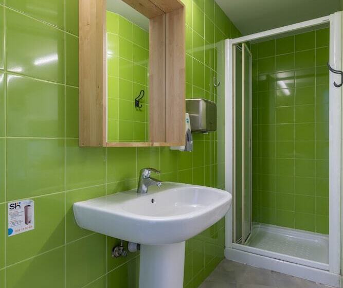 Ganbara Hostel   Self Check In