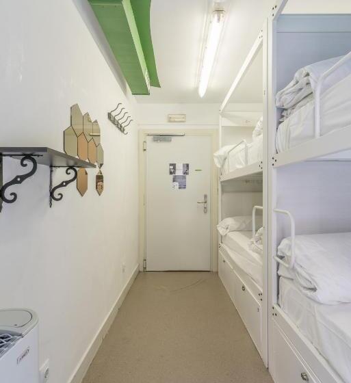 Ganbara Hostel   Self Check In