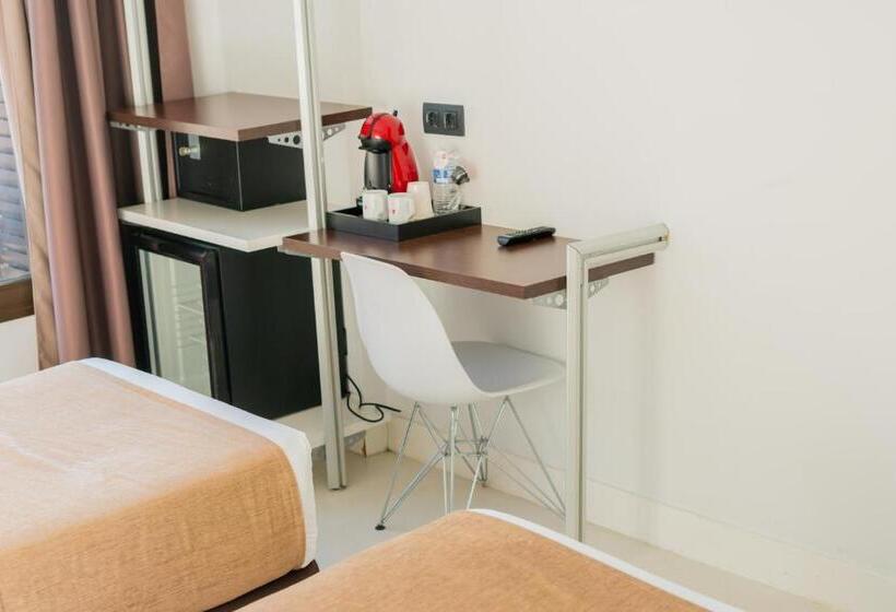 Hostal Gran Via 44