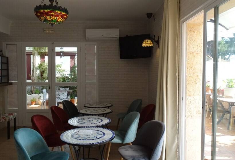 Hostal La Paloma I   Hotel Calpe Grupo