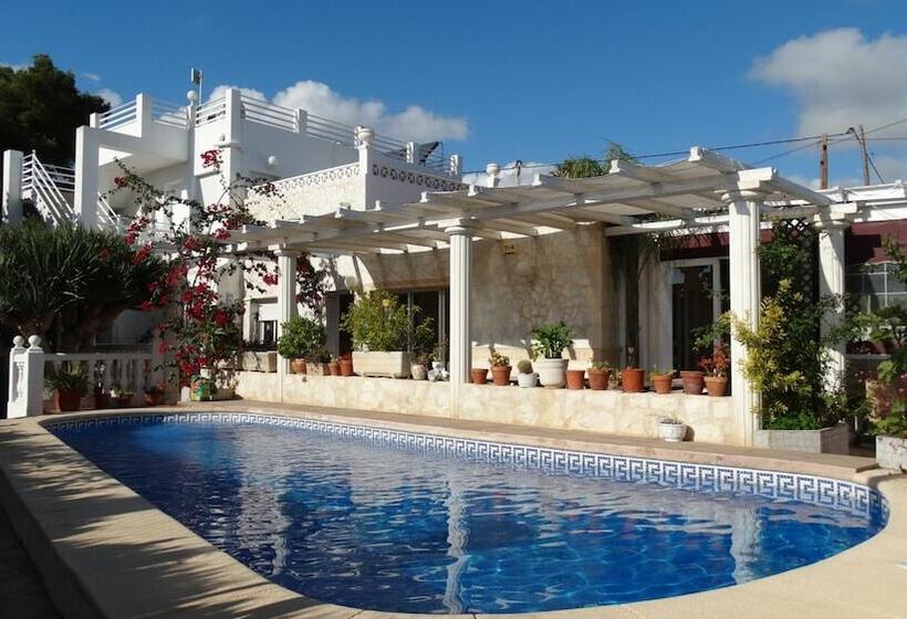 Hostal La Paloma I   Hotel Calpe Grupo