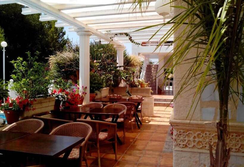 Hostal La Paloma I   Hotel Calpe Grupo