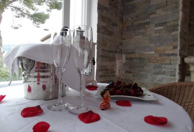 Hostal La Paloma I   Hotel Calpe Grupo