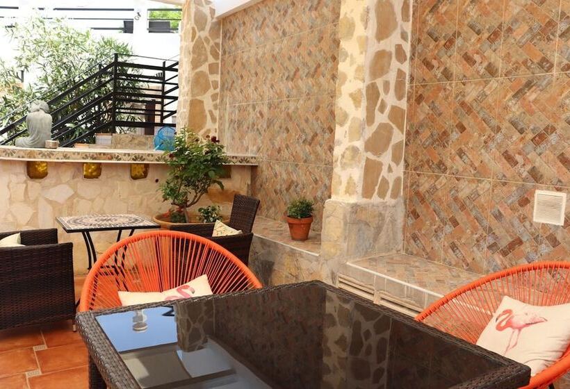 Hostal La Paloma Ii   Hotel Calpe Grupo