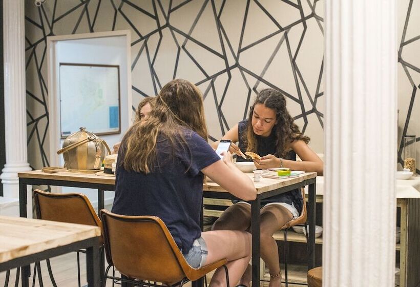 簡易ホテル Safestay Barcelona Gothic