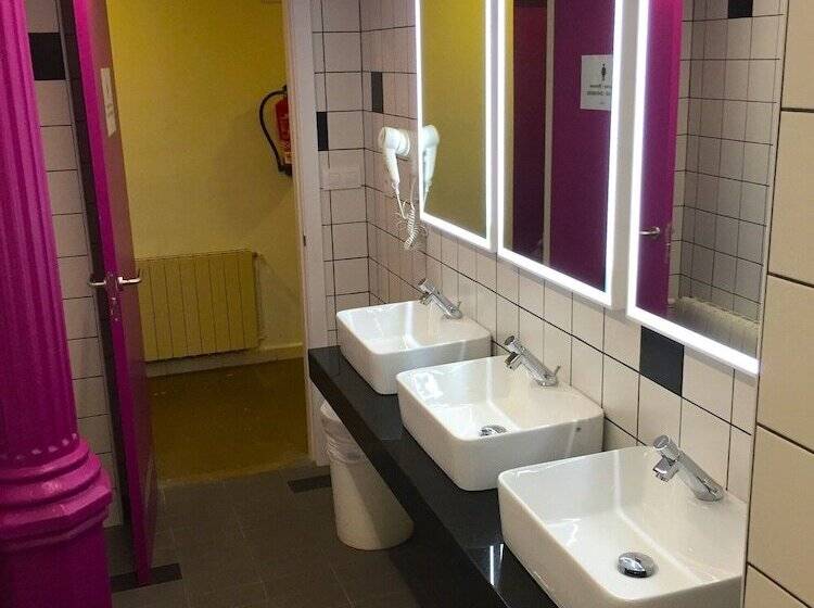 簡易ホテル Safestay Barcelona Gothic