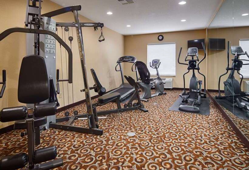 Отель Best Western Bastrop Pines Inn