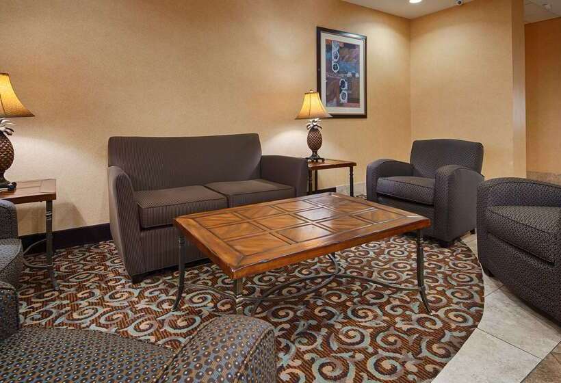Отель Best Western Bastrop Pines Inn