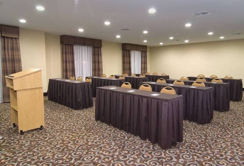 Отель Best Western Bastrop Pines Inn