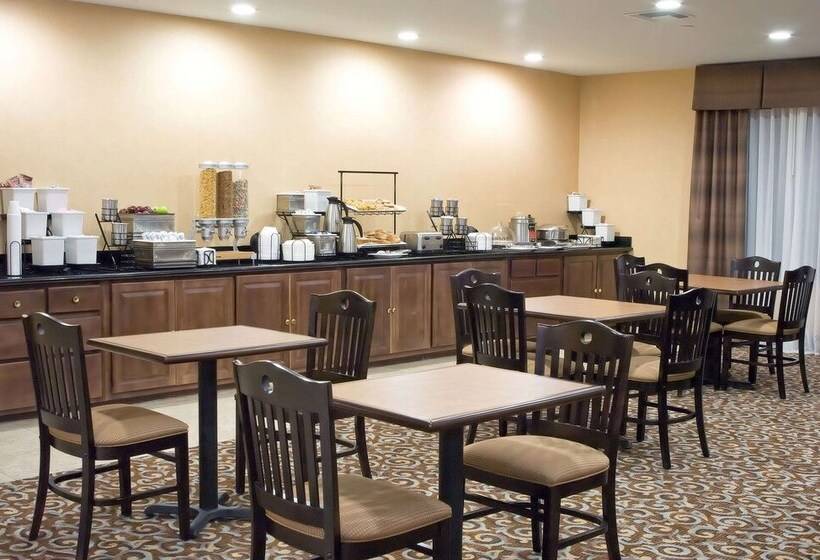 Отель Best Western Bastrop Pines Inn