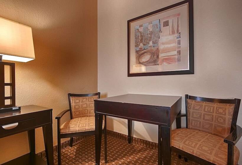 Отель Best Western Bastrop Pines Inn