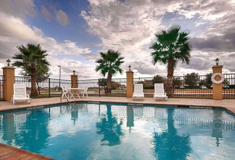 Отель Best Western Bastrop Pines Inn