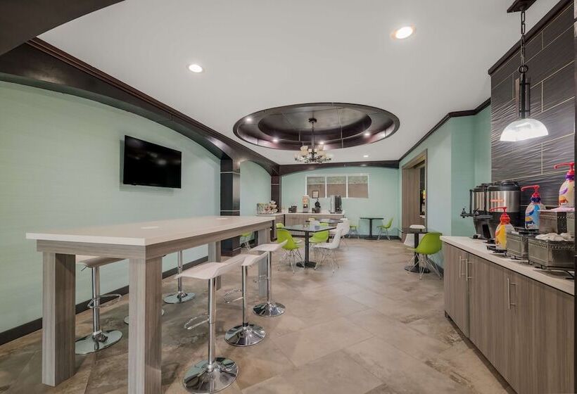 בית מלון כפרי Best Western Bowie Inn & Suites